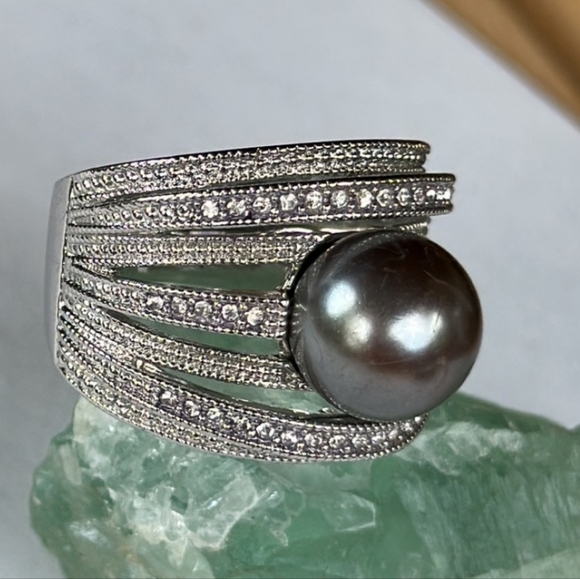 Ladies Faux Silver Tone Black Pearl Ring Size 9.5 9 1/2 Rhinestones Thick Band - Picture 3 of 4